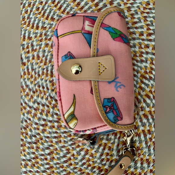 Dooney & Bourke Soft Pink Wristlet Bag Barbicore Preppy small - Picture 2 of 12